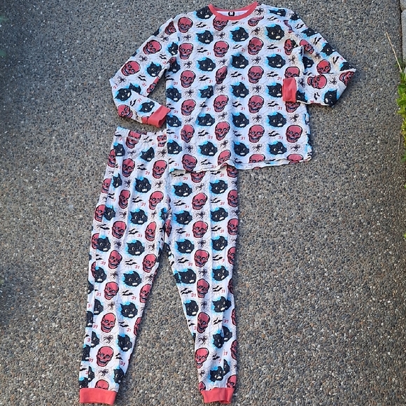 Creepy Co. Presents Beistle Halloween Spooky Skull Cat & Spiderweb Print Pajamas - Picture 2 of 15